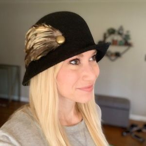 Wool fedora hat with feather detail